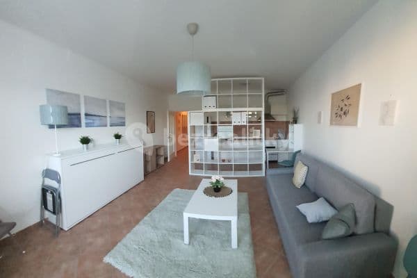 Prenájom bytu 1-izbový 38 m², Suchdolské náměstí, Hlavní město Praha Prenájom bytu 1-izbový 38 m², Suchdolské náměstí, Hlavní město Praha