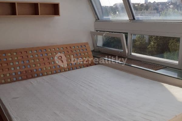 Prenájom bytu 5-izbový 160 m², 28. pluku, Praha Prenájom bytu 5-izbový 160 m², 28. pluku, Praha