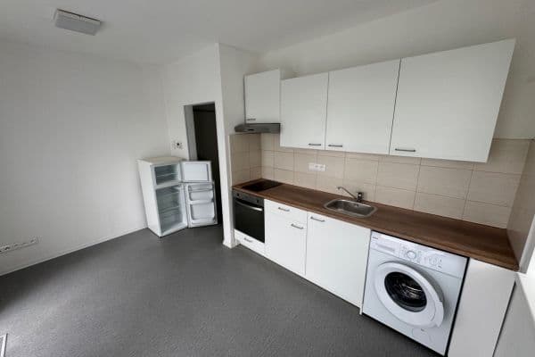 Prenájom bytu 3-izbový 52 m², Tálínská, Praha Prenájom bytu 3-izbový 52 m², Tálínská, Praha