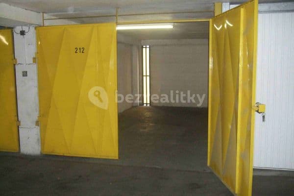Prenájom garáže 20 m², U Slovanky, Hlavní město Praha Prenájom garáže 20 m², U Slovanky, Hlavní město Praha