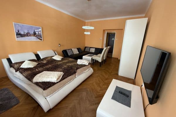 Prenájom bytu 2-izbový 66 m², Voroněžská, Praha Prenájom bytu 2-izbový 66 m², Voroněžská, Praha