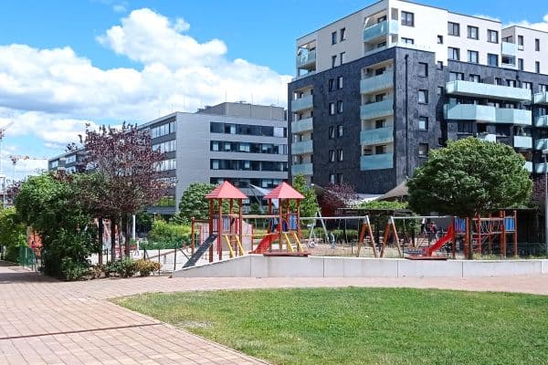Prenájom bytu 2-izbový 60 m², náměstí Junkových, Praha Prenájom bytu 2-izbový 60 m², náměstí Junkových, Praha