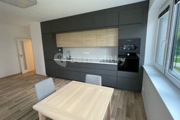 Prenájom bytu 3-izbový 67 m², Přezletice