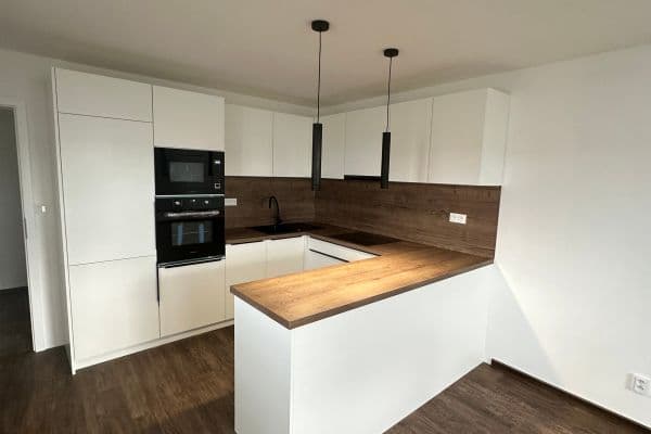 Prenájom bytu 1-izbový 33 m², Drahy, Uherské Hradiště Prenájom bytu 1-izbový 33 m², Drahy, Uherské Hradiště