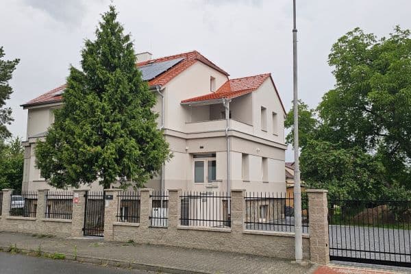 Prenájom bytu 4-izbový 160 m², Vochovská, Plzeň Prenájom bytu 4-izbový 160 m², Vochovská, Plzeň