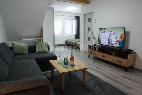 Prenájom bytu 2-izbový 45 m², Vrapická, Kladno Prenájom bytu 2-izbový 45 m², Vrapická, Kladno