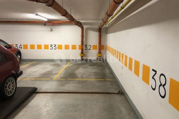 Prenájom garáže 18 m², U Kříže, Praha