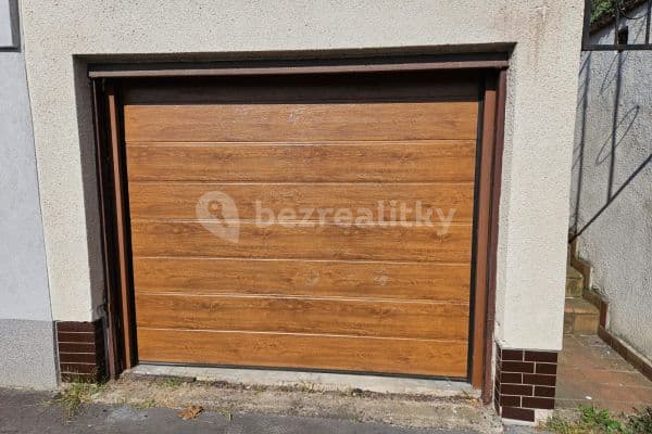 Prenájom garáže 14 m², Uhříněveská, Praha Prenájom garáže 14 m², Uhříněveská, Praha