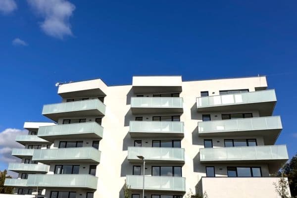 Prenájom bytu 2-izbový 60 m², Sedlecká, Karlovy Vary Prenájom bytu 2-izbový 60 m², Sedlecká, Karlovy Vary