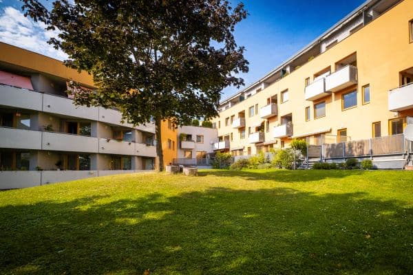 Prenájom bytu 3-izbový 97 m², Pouchovská, Hradec Králové Prenájom bytu 3-izbový 97 m², Pouchovská, Hradec Králové