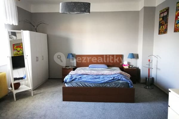 Prenájom bytu 3-izbový 87 m², Na Pískách, Hlavní město Praha