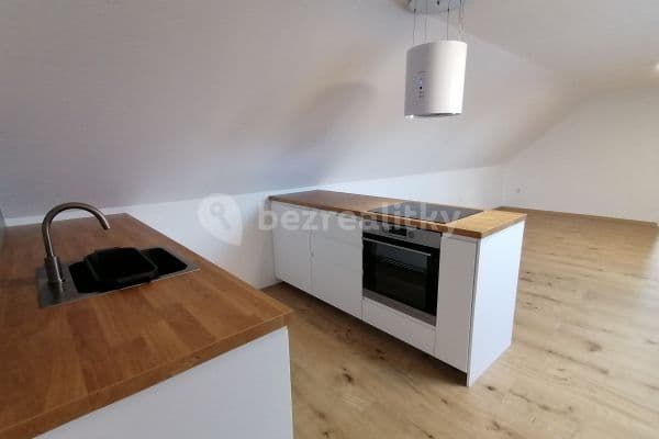Prenájom bytu 2-izbový 77 m², Dobrovická, Brodce Prenájom bytu 2-izbový 77 m², Dobrovická, Brodce