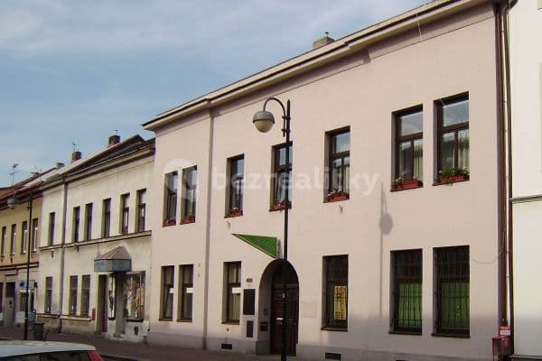 Prenájom bytu 2-izbový 60 m², Sladkovského, Pardubice