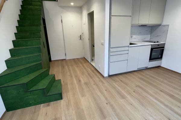 Prenájom bytu 2-izbový 35 m², Pod Žvahovem, Praha Prenájom bytu 2-izbový 35 m², Pod Žvahovem, Praha