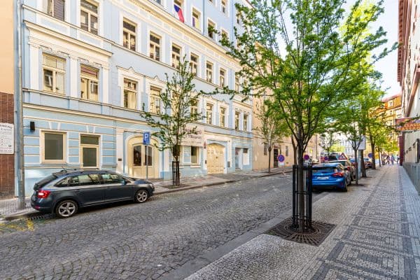 Prenájom bytu 1-izbový 30 m², Záhřebská, Praha Prenájom bytu 1-izbový 30 m², Záhřebská, Praha