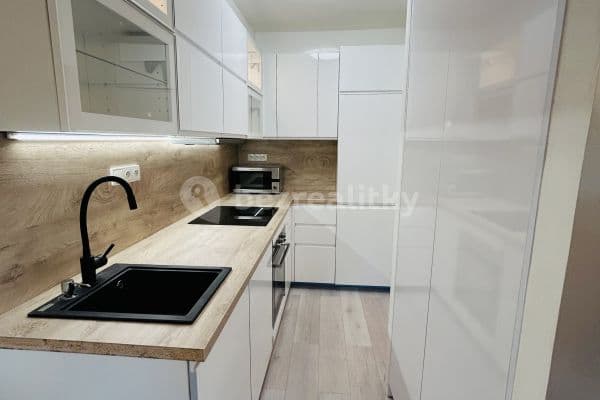 Prenájom bytu 3-izbový 68 m², Prosluněná, Praha Prenájom bytu 3-izbový 68 m², Prosluněná, Praha