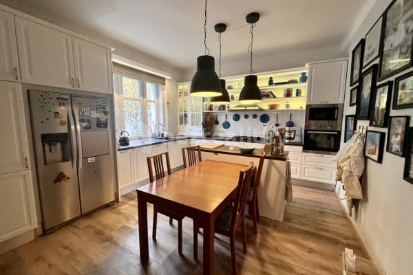 Prenájom bytu 4-izbový 134 m², Lopatecká, Praha Prenájom bytu 4-izbový 134 m², Lopatecká, Praha