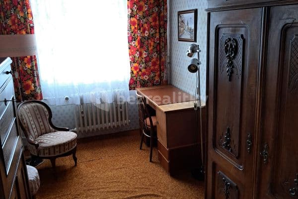 Prenájom bytu 3-izbový 70 m², Lovosická, Hlavní město Praha