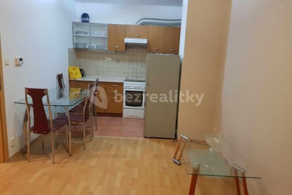 Prenájom bytu 2-izbový 60 m², Hrnčířská, Jesenice Prenájom bytu 2-izbový 60 m², Hrnčířská, Jesenice