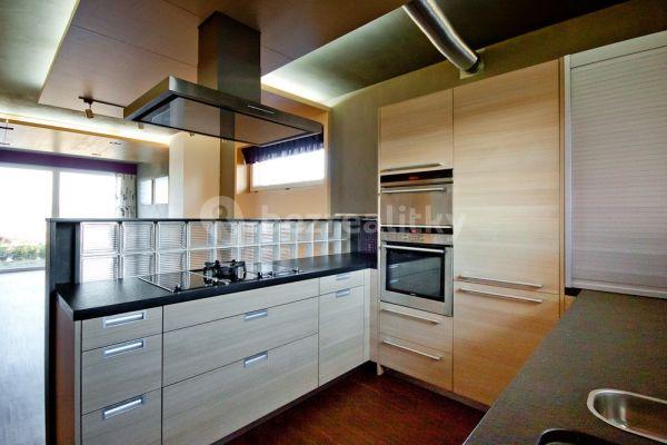 Predaj bytu 4-izbový 97 m², Spinozova, Hlavní město Praha