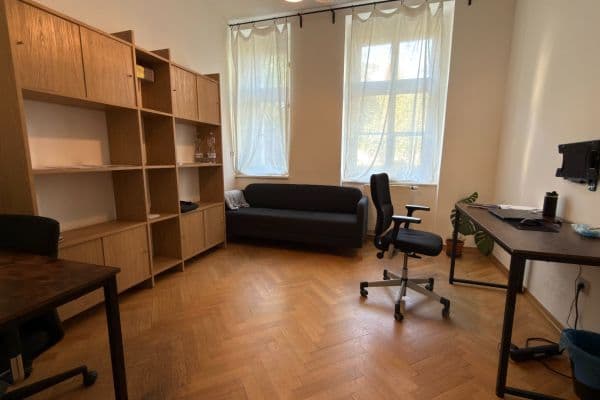 Prenájom kancelárie 15 m², Kamenická, Praha Prenájom kancelárie 15 m², Kamenická, Praha