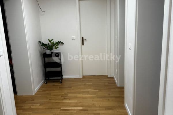 Prenájom bytu 3-izbový 84 m², Víta Nejedlého, Hlavní město Praha