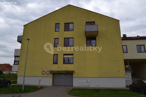 Prenájom garáže 15 m², Mladých Běchovic, Praha Prenájom garáže 15 m², Mladých Běchovic, Praha