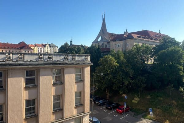 Prenájom bytu 2-izbový 48 m², Na Poříčním právu, Praha Prenájom bytu 2-izbový 48 m², Na Poříčním právu, Praha