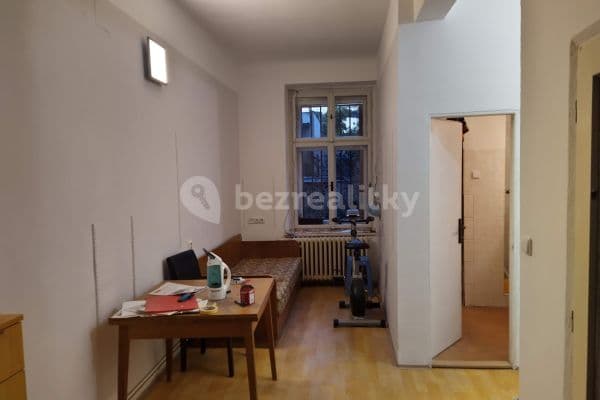 Prenájom bytu 2-izbový 45 m², Haškova, Praha, Praha