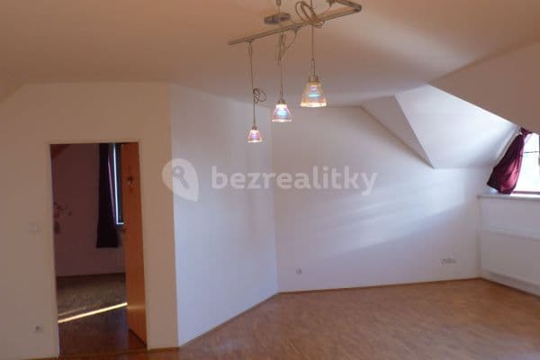 Prenájom bytu 2-izbový 114 m², Veselská, Žďár nad Sázavou