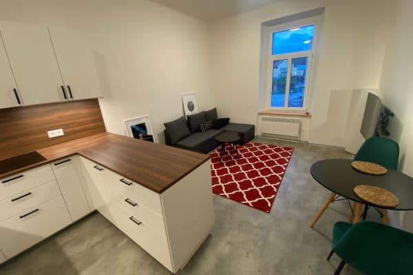 Prenájom bytu 3-izbový 76 m², Spojovací, Praha Prenájom bytu 3-izbový 76 m², Spojovací, Praha