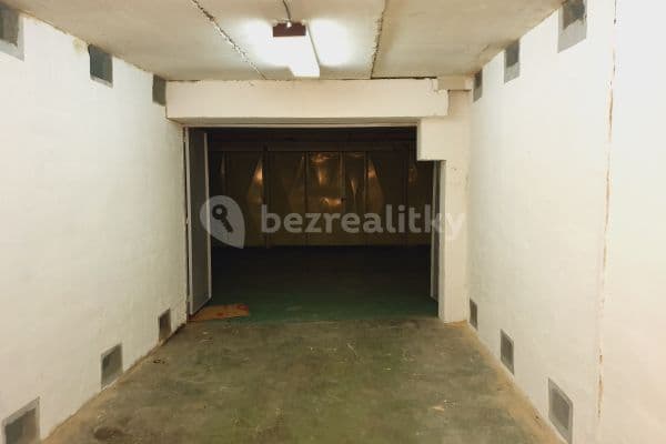 Prenájom garáže 18 m², Písečná, Hlavní město Praha Prenájom garáže 18 m², Písečná, Hlavní město Praha