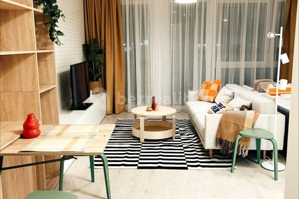 Prenájom bytu 1-izbový 40 m², Hraničná, Ružinov Prenájom bytu 1-izbový 40 m², Hraničná, Ružinov