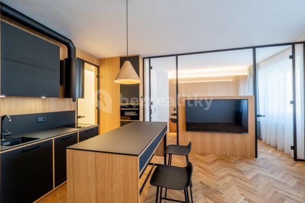 Prenájom bytu 2-izbový 47 m², U Milosrdných, Hlavní město Praha