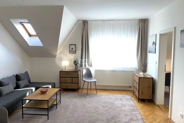 Prenájom bytu 3-izbový 57 m², Havlovská, Praha