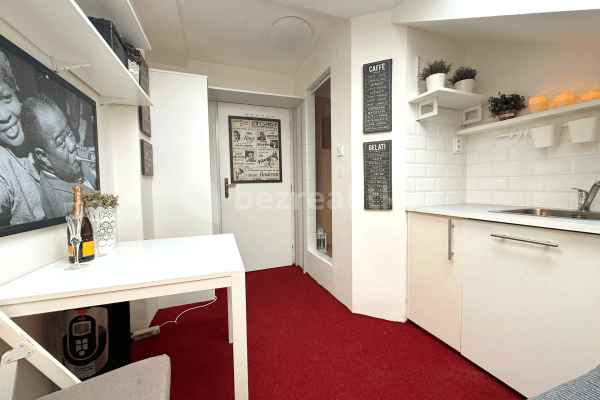 Prenájom bytu Garsoniéra 11 m², Kováků, Praha Prenájom bytu Garsoniéra 11 m², Kováků, Praha