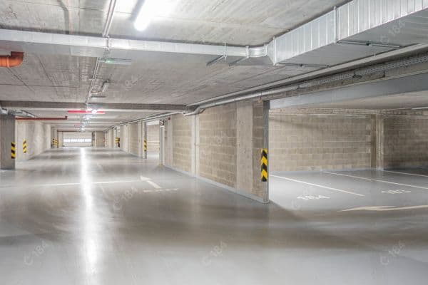 Prenájom garáže 15 m², Čerpadlová, Praha Prenájom garáže 15 m², Čerpadlová, Praha