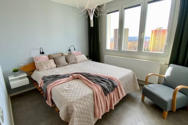 Prenájom bytu 3-izbový 83 m², Zárubova, Praha Prenájom bytu 3-izbový 83 m², Zárubova, Praha