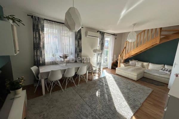 Prenájom bytu 3-izbový 78 m², Jiřice Prenájom bytu 3-izbový 78 m², Jiřice