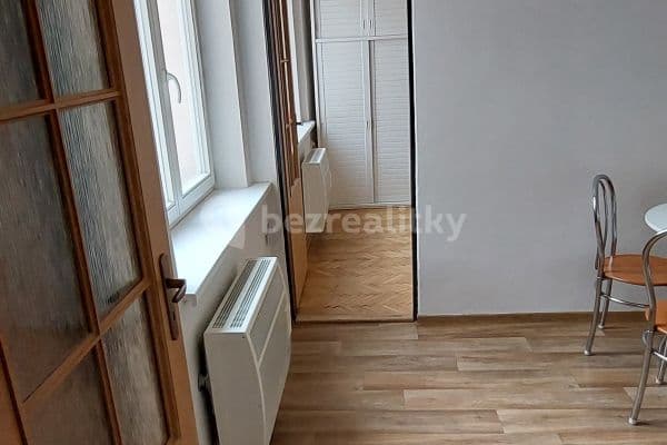 Prenájom bytu 2-izbový 40 m², Moskevská, Hlavní město Praha