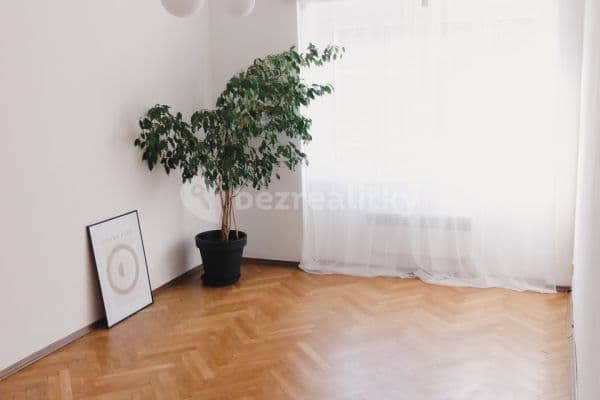 Prenájom bytu 3-izbový 73 m², Jeremenkova, Praha