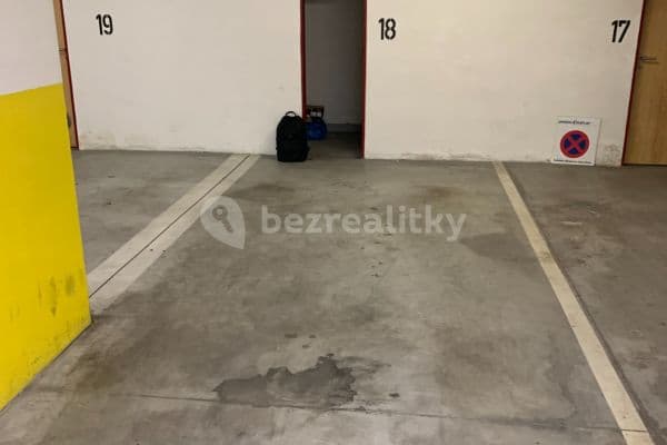 Prenájom garáže 14 m², Husitská, Prague