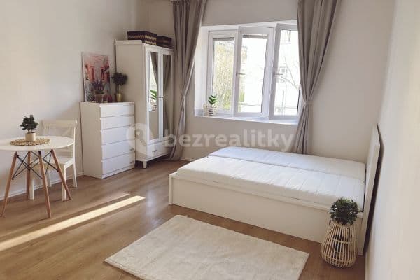Prenájom bytu 1-izbový 30 m², Biskupcova, Praha Prenájom bytu 1-izbový 30 m², Biskupcova, Praha