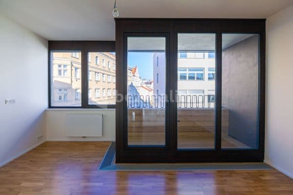 Prenájom bytu 1-izbový 32 m², Zenklova, Praha