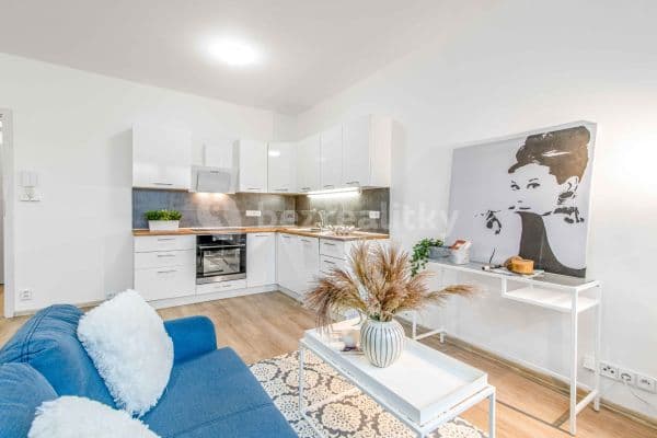 Prenájom bytu 1-izbový 34 m², Klučovská, Český Brod Prenájom bytu 1-izbový 34 m², Klučovská, Český Brod