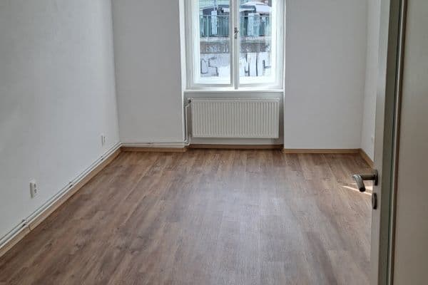 Prenájom bytu 1-izbový 38 m², Husitská, Praha Prenájom bytu 1-izbový 38 m², Husitská, Praha