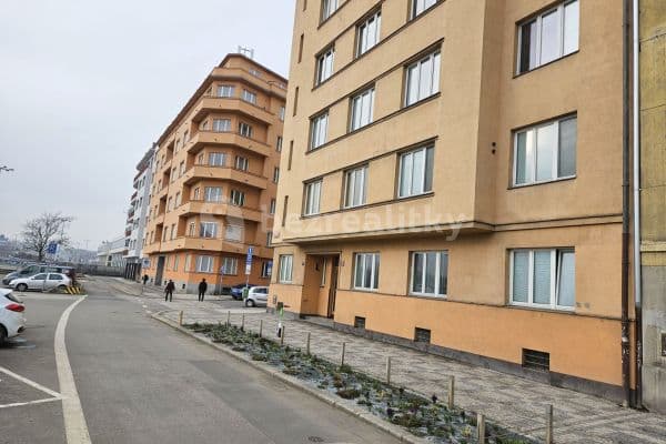 Prenájom bytu 3-izbový 63 m², Bubenská, Hlavní město Praha