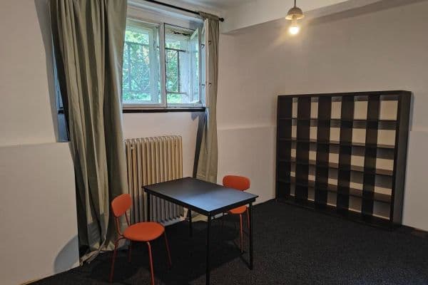 Prenájom bytu Garsoniéra 30 m², Slivenecká, Praha Prenájom bytu Garsoniéra 30 m², Slivenecká, Praha