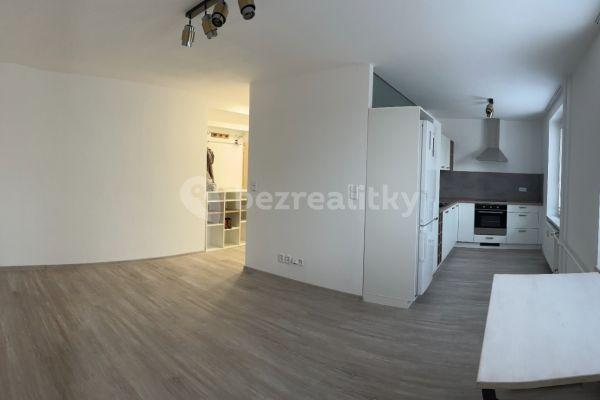 Prenájom bytu 2-izbový 53 m², Nádražní, Přerov, Olomoucký kraj