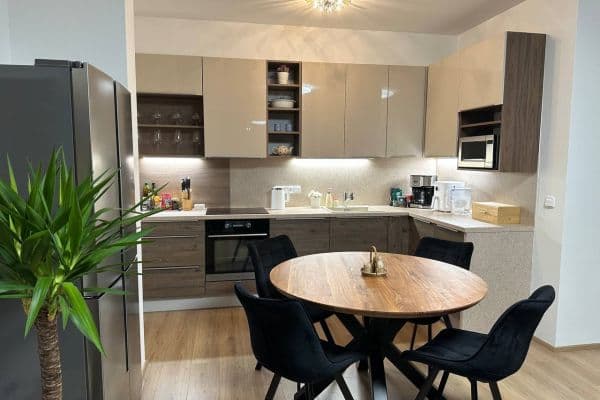 Prenájom bytu 80 m², Zapova, Praha Prenájom bytu 80 m², Zapova, Praha